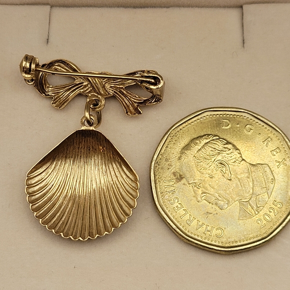 Gold and Pink Ribbon Hanging Shell Charm Brooch - Picture 12 of 12